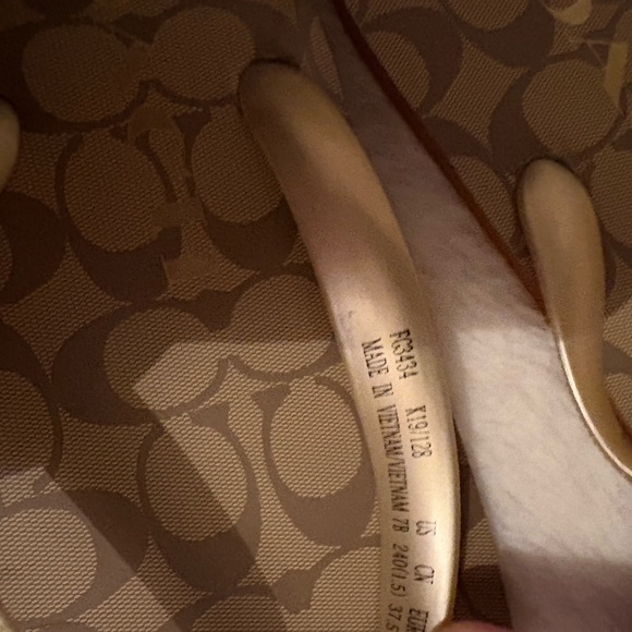 Coach Flip Flops - Picture 3 of 3